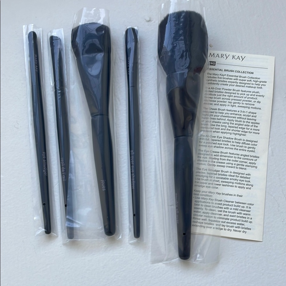 Mary Kay Essential Brush Collection 6 pieces NWT